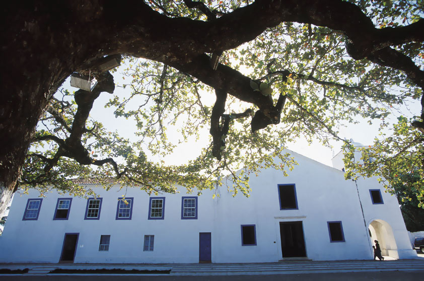 É nos fundos da <a href="https://viajeaqui.abril.com.br/estabelecimentos/br-es-anchieta-atracao-santuario-nacional-do-beato-anchieta" rel="Nossa Senhora da Assunção" target="_blank">Nossa Senhora da Assunção</a> que fica o quartinho em que José de Anchieta viveu