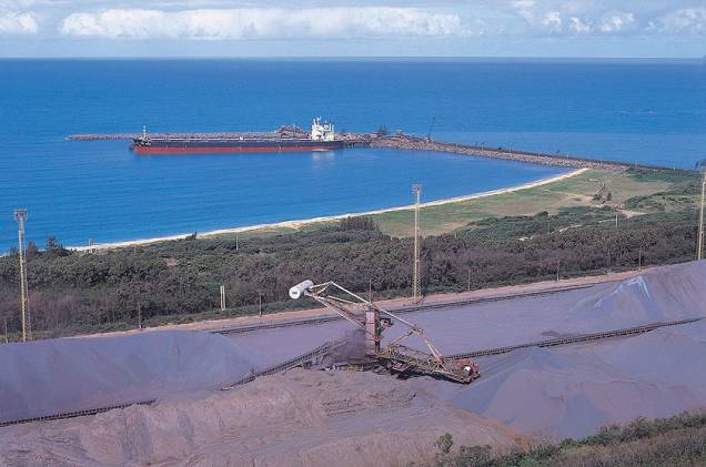 Em Anchieta (ES), há uma empresa mineradora no porto de Ubu Em Anchieta (ES), há uma empresa mineradora no porto de Ubu