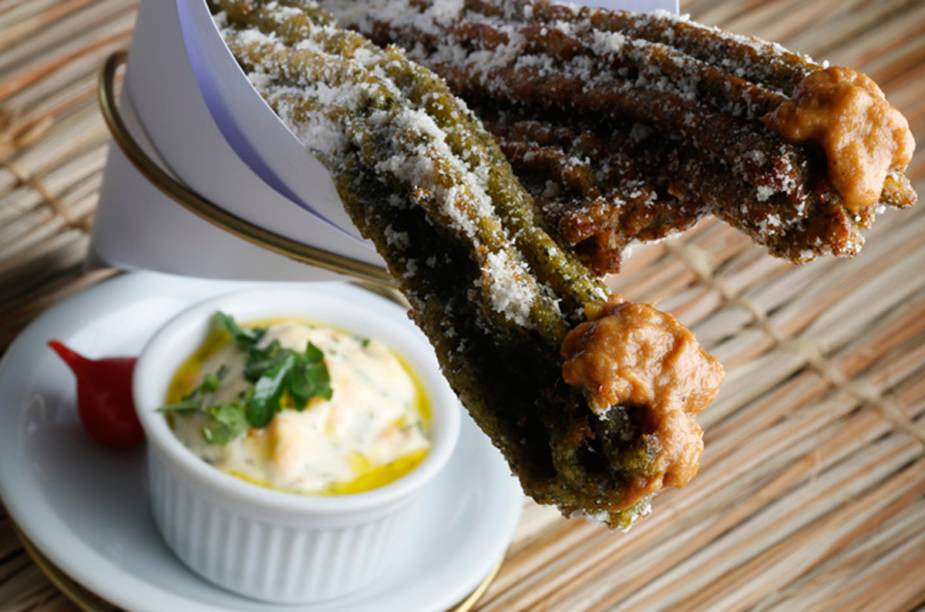 <a href="https://viajeaqui.abril.com.br/estabelecimentos/br-rj-rio-de-janeiro-restaurante-angu-do-gomes" rel="Angu do Gomes – Rio de Janeiro" target="_blank"><strong>Angu do Gomes – Rio de Janeiro</strong></a>Churros salgados? Isso mesmo. O Angu do Gomes apresenta o Churro do Gomes: três unidades de churros salgados de agrião com recheio de costela bovina, salteada de farofa e acompanha molho. <a href="https://viajeaqui.abril.com.br/estabelecimentos/br-rj-rio-de-janeiro-restaurante-angu-do-gomes" rel="Angu do Gomes – Rio de Janeiro" target="_blank"><strong>Angu do Gomes – Rio de Janeiro</strong></a>Churros salgados? Isso mesmo. O Angu do Gomes apresenta o Churro do Gomes: três unidades de churros salgados de agrião com recheio de costela bovina, salteada de farofa e acompanha molho.