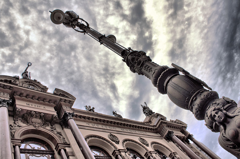 A fachada do Teatro Municipal de São Paulo, vista pelo ângulo de Igor Pereira