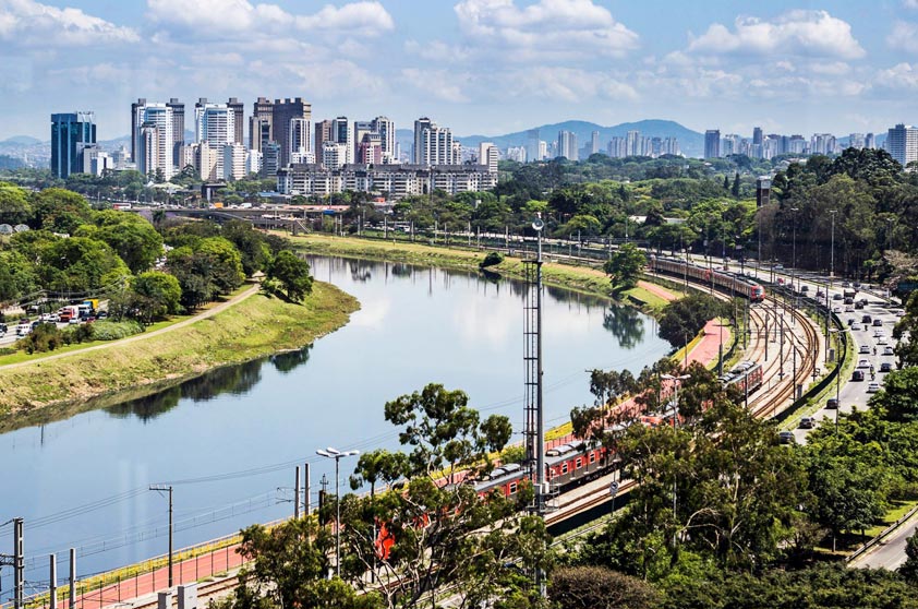 A vista da Marginal Pinheiros é bastante fotografada por funcionários da Editora Abril que trabalham na região. A Foto de Paulo Albergaria, designer da redação do Guia Quatro Rodas, é um dos registros