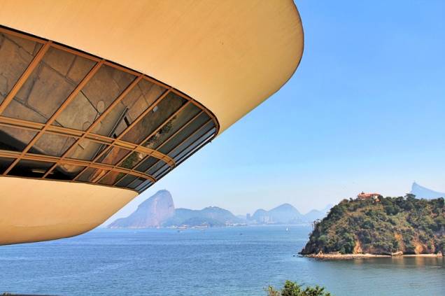 <strong>TRÊS NOITES EM POUSADA EM <a href="https://viajeaqui.abril.com.br/cidades/br-rj-niteroi" rel="NITERÓI" target="_self">NITERÓI</a></strong> 3 noites na <a href="https://dunasdeitaipu.com" rel="Pousada Dunas de Itaipu" target="_blank">Pousada Dunas de Itaipu</a>. <strong>Quando:</strong> Em 22/10. <strong>Quem leva:</strong> a <a href="https://decolar.com" rel="DECOLAR" target="_blank">DECOLAR</a> <strong>Quanto:</strong> R$ 490 <strong>TRÊS NOITES EM POUSADA EM <a href="https://viajeaqui.abril.com.br/cidades/br-rj-niteroi" rel="NITERÓI" target="_self">NITERÓI</a></strong> 3 noites na <a href="https://dunasdeitaipu.com" rel="Pousada Dunas de Itaipu" target="_blank">Pousada Dunas de Itaipu</a>. <strong>Quando:</strong> Em 22/10. <strong>Quem leva:</strong> a <a href="https://decolar.com" rel="DECOLAR" target="_blank">DECOLAR</a> <strong>Quanto:</strong> R$ 490