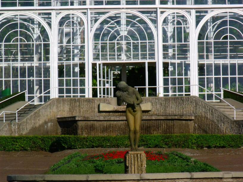 Estatua no <a href="https://viajeaqui.abril.com.br/estabelecimentos/br-pr-curitiba-atracao-jardim-botanico" rel="Jardim Bot&acirc;nico" target="_self">Jardim Bot&acirc;nico</a> de <a href="https://viajeaqui.abril.com.br/cidades/br-pr-curitiba" rel="Curitiba" target="_self">Curitiba</a>, <a href="https://viajeaqui.abril.com.br/estados/br-parana" rel="Paran&aacute;" target="_self">Paran&aacute;</a>