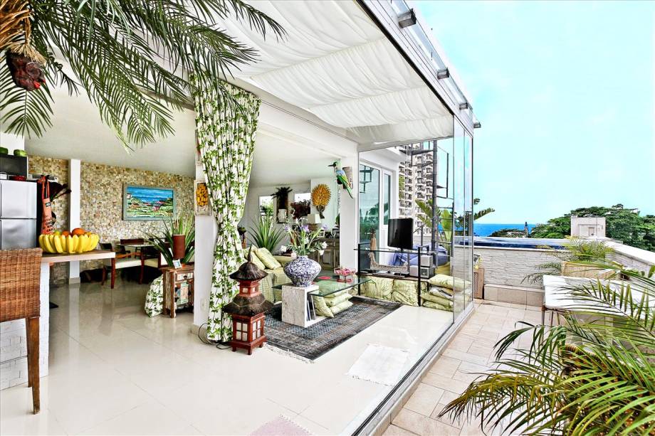 Entre Copa e Ipanema, ahhh, o <strong><a href="https://viajeaqui.abril.com.br/estabelecimentos/br-rj-rio-de-janeiro-atracao-praia-do-arpoador" rel="Arpoador" target="_blank">Arpoador</a></strong>, do surfe e do pôr do sol, e <a href="https://www.tripadvisor.com/VacationRentalReview-g303506-d1863684-ARPOADOR_2_Bedrooms_5Star_Tri_Plex_Penthouse-Rio_de_Janeiro_State_of_Rio_de_Janeiro.html" rel="desta cobertura triplex" target="_blank">desta cobertura triplex</a> charmosona Entre Copa e Ipanema, ahhh, o <strong><a href="https://viajeaqui.abril.com.br/estabelecimentos/br-rj-rio-de-janeiro-atracao-praia-do-arpoador" rel="Arpoador" target="_blank">Arpoador</a></strong>, do surfe e do pôr do sol, e <a href="https://www.tripadvisor.com/VacationRentalReview-g303506-d1863684-ARPOADOR_2_Bedrooms_5Star_Tri_Plex_Penthouse-Rio_de_Janeiro_State_of_Rio_de_Janeiro.html" rel="desta cobertura triplex" target="_blank">desta cobertura triplex</a> charmosona