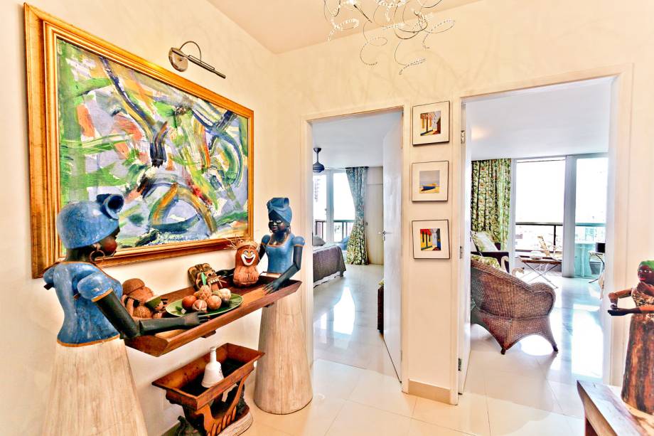 Não é apê pra muvuca – são só dois quartos e dois banheiros –, mas um cafofo chique pra curtir a brasilidade e a vista 360° que desnuda até o Morro Dois Irmãos Não é apê pra muvuca – são só dois quartos e dois banheiros –, mas um cafofo chique pra curtir a brasilidade e a vista 360° que desnuda até o Morro Dois Irmãos