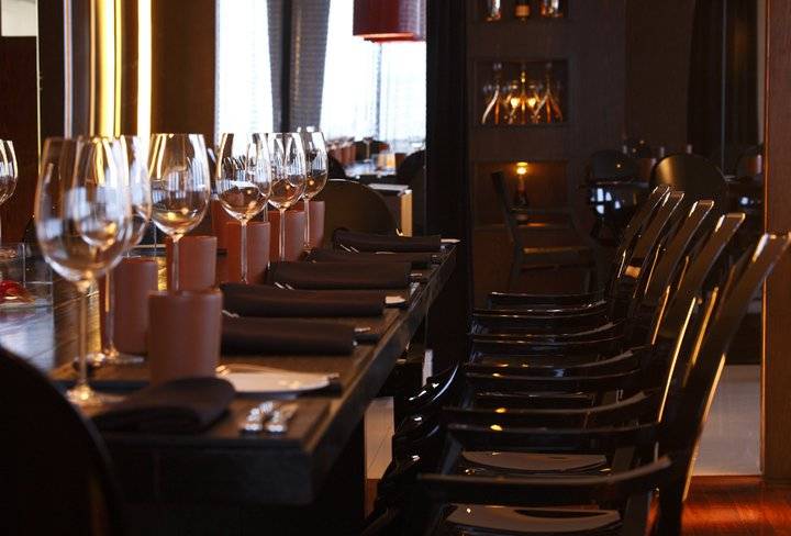 Espaço do restaurante <strong>Arola Vintetres</strong>, localizado no hotel <a href="https://viajeaqui.abril.com.br/estabelecimentos/br-sp-sao-paulo-hospedagem-tivoli-sao-paulo-mofarrej" rel="Tivoli São Paulo Mofarrej" target="_blank">Tivoli São Paulo Mofarrej</a>, em <a href="https://viajeaqui.abril.com.br/cidades/br-sp-sao-paulo/" rel="São Paulo" target="_blank">São Paulo</a>