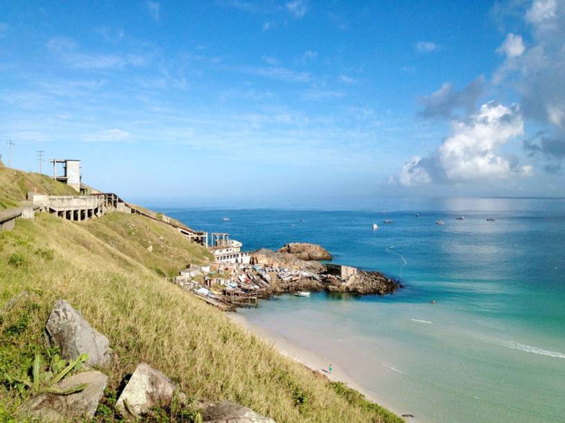 A melhor época para visitar Arraial do Cabo, no Rio de Janeiro, é no verão, pois a água do mar é fria A melhor época para visitar Arraial do Cabo, no Rio de Janeiro, é no verão, pois a água do mar é fria