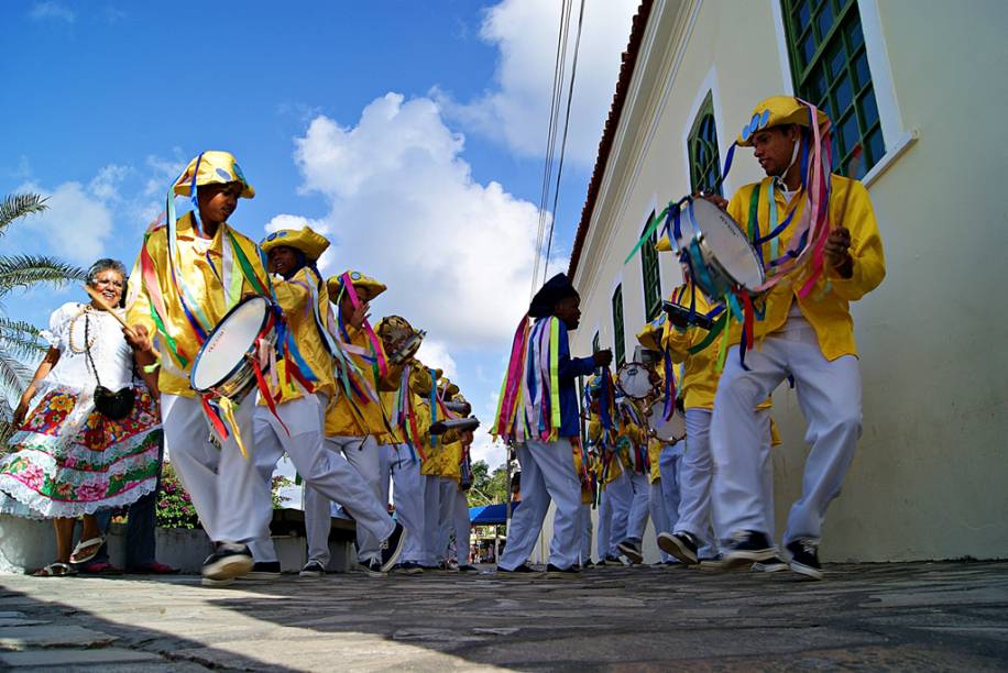 Grupo folcl&oacute;rico Cacumbi, na cidade de <a href="https://viajeaqui.abril.com.br/cidades/br-se-laranjeiras" rel="Laranjeiras" target="_blank">Laranjeiras</a>, em <a href="https://viajeaqui.abril.com.br/estados/br-sergipe" rel="Sergipe" target="_blank">Sergipe</a>