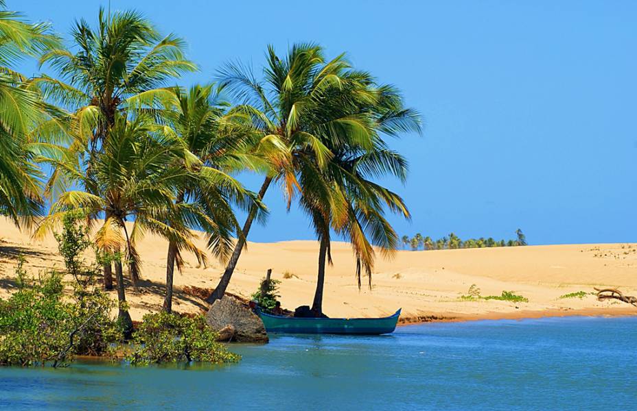 Pescadores na foz do Rio S&atilde;o Francisco, na divisa de <a href="https://viajeaqui.abril.com.br/estados/br-sergipe" rel="Sergipe" target="_blank">Sergipe</a> com <a href="https://viajeaqui.abril.com.br/estados/br-alagoas" rel="Alagoas" target="_blank">Alagoas</a>