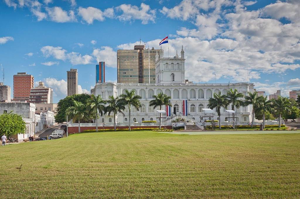 Vários prédios históricos da cidade concentram-se na região central de Assunção Vários prédios históricos da cidade concentram-se na região central de Assunção
