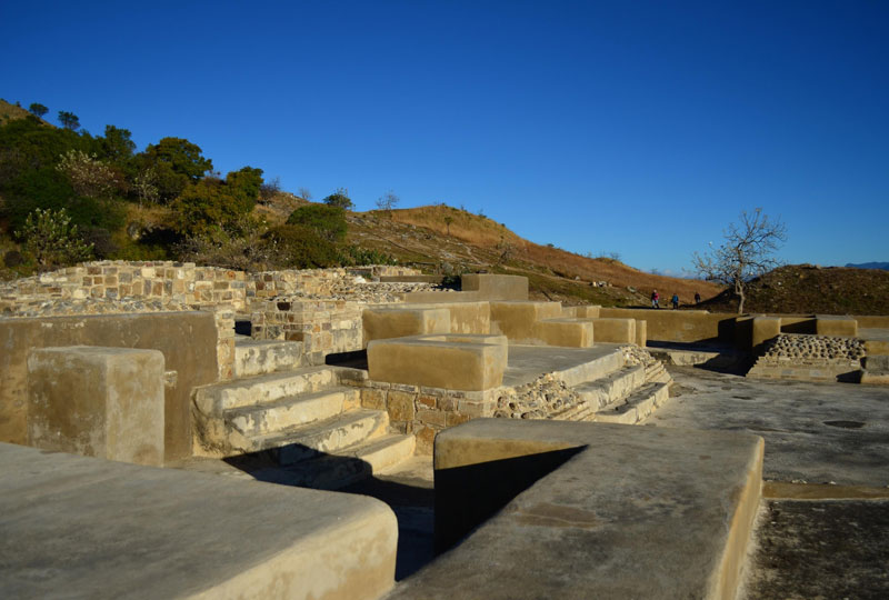 A cidade pré-colombiana de Atzompa tem aproximadamente quatro quilômetros quadrados de área A cidade pré-colombiana de Atzompa tem aproximadamente quatro quilômetros quadrados de área