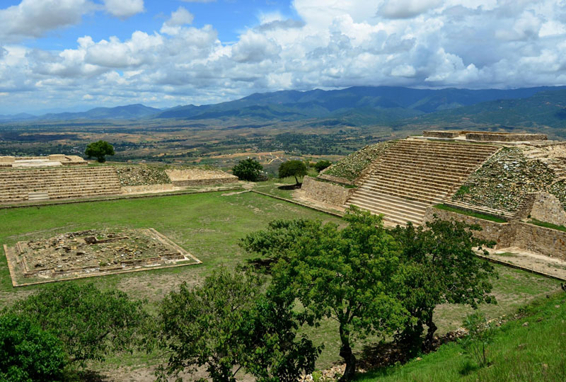 Atzompa fica perto de Monte Albán, capital zapoteca Atzompa fica perto de Monte Albán, capital zapoteca