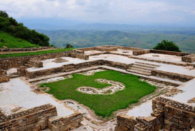 O pátio central da Casa dos Altares, uma das atrações do sítio arqueológico de Atzompa O pátio central da Casa dos Altares, uma das atrações do sítio arqueológico de Atzompa