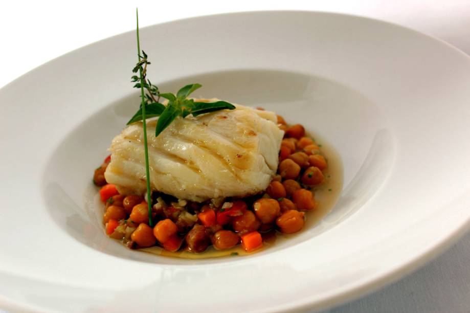 <a href="https://viajeaqui.abril.com.br/estabelecimentos/br-sp-sao-paulo-restaurante-le-vin-bistro" rel="Le Vin (São Paulo)"><strong>Le Vin</strong></a><strong> (São Paulo)</strong><br /> <br /> Para a Semana Santa, o prato principal será o <strong>bacalhau com ragu de grão de bico e castanhas</strong> (<em>foto</em>) (R$ 88), elaborado pelo chef Marcílio Araújo <a href="https://viajeaqui.abril.com.br/estabelecimentos/br-sp-sao-paulo-restaurante-le-vin-bistro" rel="Le Vin (São Paulo)"><strong>Le Vin</strong></a><strong> (São Paulo)</strong><br /> <br /> Para a Semana Santa, o prato principal será o <strong>bacalhau com ragu de grão de bico e castanhas</strong> (<em>foto</em>) (R$ 88), elaborado pelo chef Marcílio Araújo