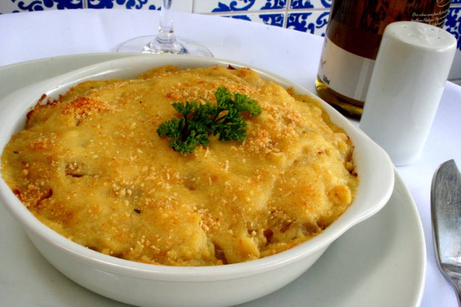 Bacalhau com natas, do <a href="https://viajeaqui.abril.com.br/estabelecimentos/br-sp-sao-paulo-restaurante-bacalhoeiro/mapa" rel="Bacalhoeiro" target="_blank"><strong>Bacalhoeiro</strong></a>, em <a href="https://viajeaqui.abril.com.br/cidades/br-sp-sao-paulo" rel="São Paulo" target="_blank"><strong>São Paulo</strong></a>. Bacalhau desfiado em lascas, creme de leite, batata sauté, cebola e alho. <em>Rua Azevedo Soares, 1580 (Tatuapé) Tel. (11) 2293-1010. </em>