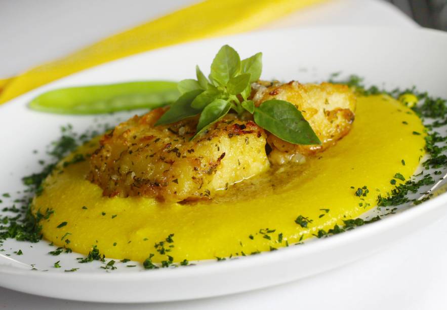 <a href="https://viajeaqui.abril.com.br/estabelecimentos/br-sp-sao-paulo-restaurante-piselli" rel="Piselli (São Paulo)"><strong>Piselli</strong></a><strong> (São Paulo)</strong><br /> <br /> Na sexta-feira, <strong>6 de abril</strong>, o chef Paulo Kotzente, do estrelado Piselli, vai preparar um dos pratos mais tradicionais da cidade de Vicenza, no Vêneto, nordeste da península italiana: o <strong>Baccalà alla Vicentina</strong> (<em>foto</em>) (R$ 74), bacalhau assado lentamente em azeite extravirgem, alice, salsinha e um toque de queijo Grana Padano, servido com polenta Bramata. Para o almoço e jantar no domingo, 8, a sugestão é o <strong>Risotto al castelmagno com ragù d’agnello e funghi</strong> (R$ 68), arroz italiano e queijo castelmagno DOP com ragú de cordeiro e cogumelos <a href="https://viajeaqui.abril.com.br/estabelecimentos/br-sp-sao-paulo-restaurante-piselli" rel="Piselli (São Paulo)"><strong>Piselli</strong></a><strong> (São Paulo)</strong><br /> <br /> Na sexta-feira, <strong>6 de abril</strong>, o chef Paulo Kotzente, do estrelado Piselli, vai preparar um dos pratos mais tradicionais da cidade de Vicenza, no Vêneto, nordeste da península italiana: o <strong>Baccalà alla Vicentina</strong> (<em>foto</em>) (R$ 74), bacalhau assado lentamente em azeite extravirgem, alice, salsinha e um toque de queijo Grana Padano, servido com polenta Bramata. Para o almoço e jantar no domingo, 8, a sugestão é o <strong>Risotto al castelmagno com ragù d’agnello e funghi</strong> (R$ 68), arroz italiano e queijo castelmagno DOP com ragú de cordeiro e cogumelos