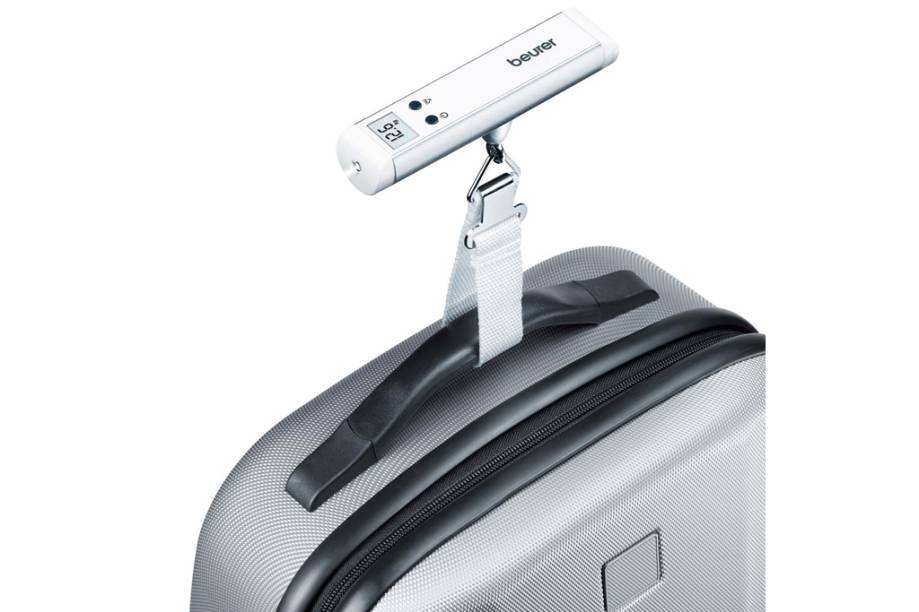 Com as novas regras de bagagem, você vai querer saber exatamente quanto suas malas estão pesando. Para evitar pagar a mais no check-in e distribuir o peso em suas malas uma balança é essencial. Com as novas regras de bagagem, você vai querer saber exatamente quanto suas malas estão pesando. Para evitar pagar a mais no check-in e distribuir o peso em suas malas uma balança é essencial.