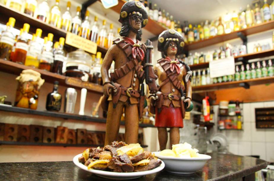 <strong><a href="https://viajeaqui.abril.com.br/estabelecimentos/br-pa-belem-restaurante-bar-meu-garoto" rel="Bar Meu Garoto - Belém" target="_blank">Bar Meu Garoto - Belém</a></strong>Carne de Sol com macaxeira cozida regada na manteiga de garrafa é o petisco destaque do Bar Meu Garoto, quem gosta pode pedir uma cachaça com jambu para acompanhar. <strong><a href="https://viajeaqui.abril.com.br/estabelecimentos/br-pa-belem-restaurante-bar-meu-garoto" rel="Bar Meu Garoto - Belém" target="_blank">Bar Meu Garoto - Belém</a></strong>Carne de Sol com macaxeira cozida regada na manteiga de garrafa é o petisco destaque do Bar Meu Garoto, quem gosta pode pedir uma cachaça com jambu para acompanhar.