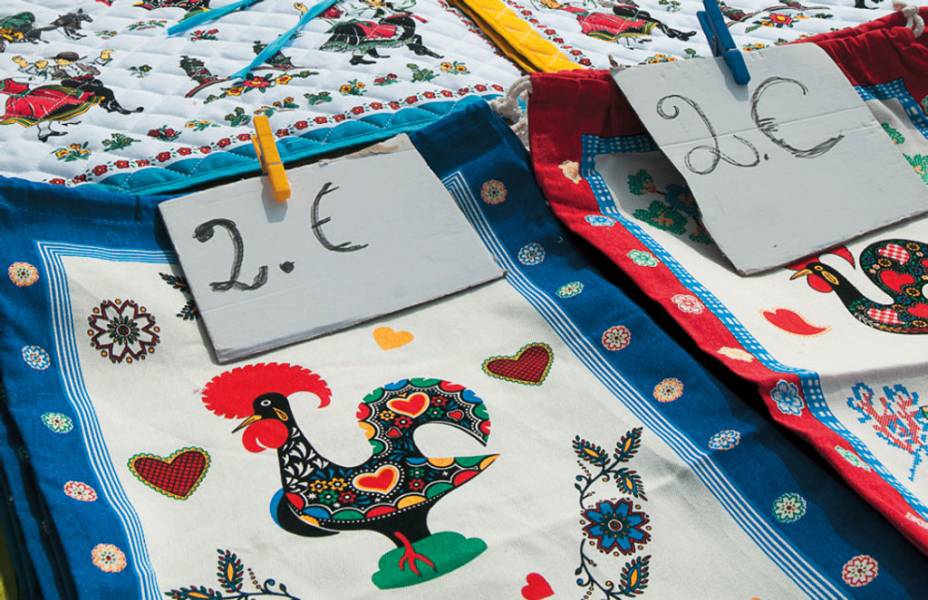 Toalhas com o galo de <strong>Barcelos</strong>, suvenir cl&aacute;ssico &nbsp;