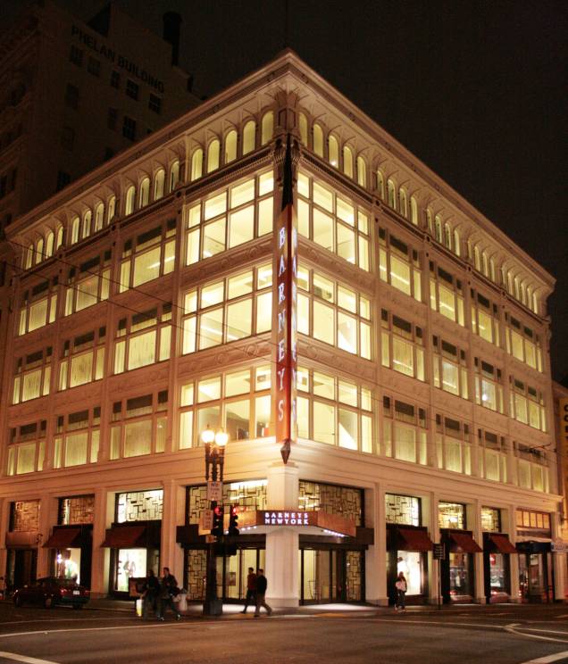 <a href="https://viajeaqui.abril.com.br/estabelecimentos/estados-unidos-nova-york-atracao-barney-s-new-york" rel="Barneys New York" target="_blank"><strong>Barneys New York </strong></a><em>(660 Madison Avenue com 61st Street)<strong> </strong></em> É point imperdível para fashionistas e quem mais gostar de ver bem de perto peças de grife como Channel e um departamento de sapatos e beleza com um tamanho admirável. A loja de departamento leva a fama desde 1923 <a href="https://viajeaqui.abril.com.br/estabelecimentos/estados-unidos-nova-york-atracao-barney-s-new-york" rel="Barneys New York" target="_blank"><strong>Barneys New York </strong></a><em>(660 Madison Avenue com 61st Street)<strong> </strong></em> É point imperdível para fashionistas e quem mais gostar de ver bem de perto peças de grife como Channel e um departamento de sapatos e beleza com um tamanho admirável. A loja de departamento leva a fama desde 1923