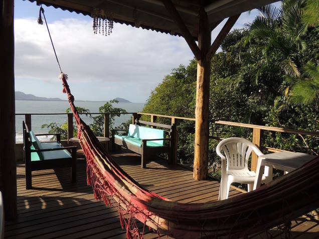 <strong><a href="https://www.barrabeachclub.com/" rel="Barra Beach Club Hostel" target="_blank">Barra Beach Club Hostel</a>, em <a href="https://viajeaqui.abril.com.br/cidades/br-sc-florianopolis" rel="Florianópolis" target="_blank">Florianópolis</a> (<a href="https://viajeaqui.abril.com.br/estados/br-santa-catarina" rel="SC" target="_blank">SC</a>)</strong> Com uma ambientação quase de hostel bar, este estabelecimento fica de frente para o mar e oferece quartos arejados com vista para a praia. Durante a noite, a balada rola solta e o lugar proporciona entrada VIP e descontos em diversas casas noturnas <strong><a href="https://www.barrabeachclub.com/" rel="Barra Beach Club Hostel" target="_blank">Barra Beach Club Hostel</a>, em <a href="https://viajeaqui.abril.com.br/cidades/br-sc-florianopolis" rel="Florianópolis" target="_blank">Florianópolis</a> (<a href="https://viajeaqui.abril.com.br/estados/br-santa-catarina" rel="SC" target="_blank">SC</a>)</strong> Com uma ambientação quase de hostel bar, este estabelecimento fica de frente para o mar e oferece quartos arejados com vista para a praia. Durante a noite, a balada rola solta e o lugar proporciona entrada VIP e descontos em diversas casas noturnas
