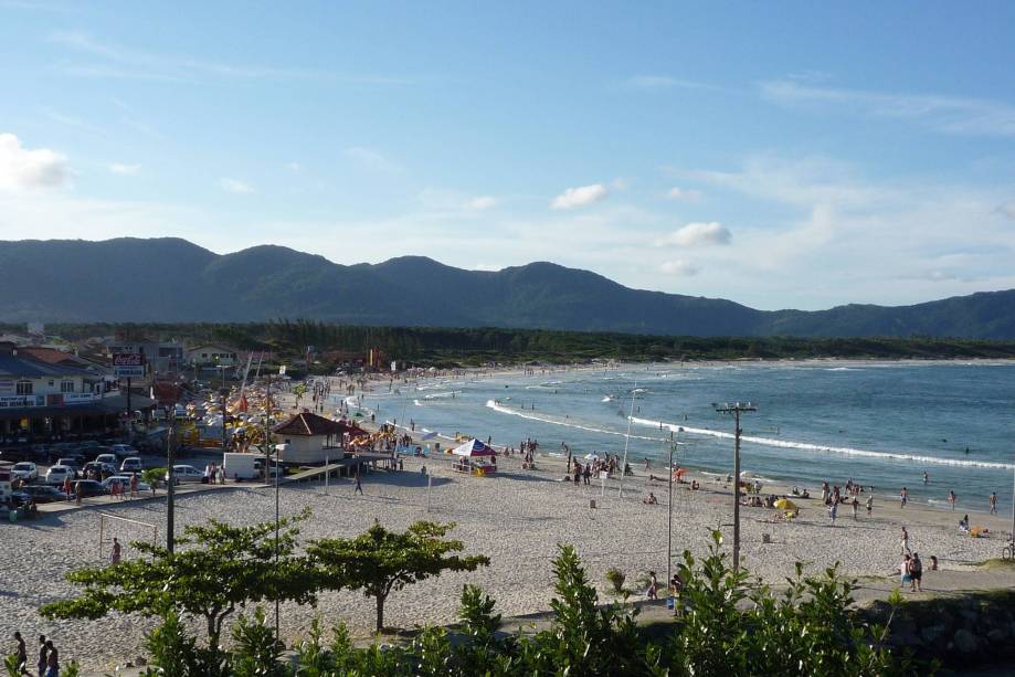 <strong><a href="https://viajeaqui.abril.com.br/estabelecimentos/br-sc-florianopolis-atracao-praia-barra-da-lagoa" target="_blank">Barra da Lagoa</a> – <a href="https://viajeaqui.abril.com.br/cidades/br-sc-florianopolis" target="_blank">Florianópolis (SC)</a></strong>