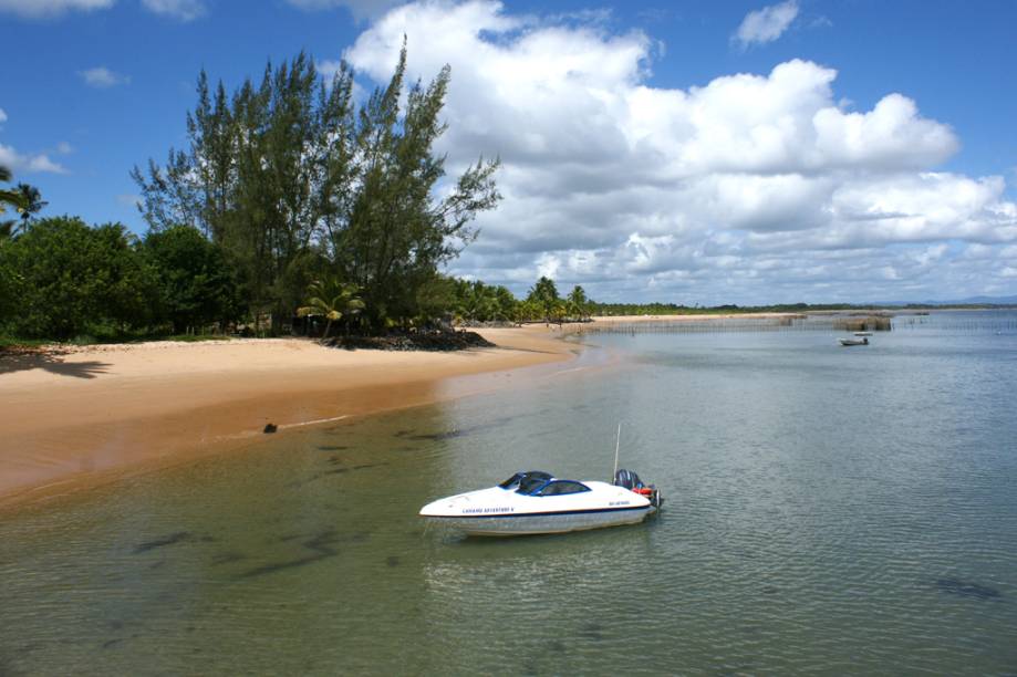 <strong>Barra Grande</strong><br />Na Praia de Barra Grande, com a maré baixa, formam-se piscinas naturais de água cristalina entre os recifes