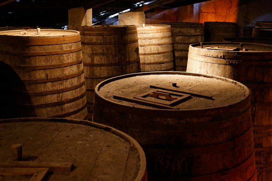 O <a href="https://viajeaqui.abril.com.br/estabelecimentos/br-ce-fortaleza-atracao-museu-da-cachaca" target="_blank">Museu da Cachaça</a> pertence á família Telles, que é fundadora da Ypióca. O casarão expõe fotos, garrafas antigas, documentos e ambientes relacionados à história da Ypióca e seu processo de fabricação. O maior tonel de madeira do mundo (foto) pertence ao museu. O <a href="https://viajeaqui.abril.com.br/estabelecimentos/br-ce-fortaleza-atracao-museu-da-cachaca" target="_blank">Museu da Cachaça</a> pertence á família Telles, que é fundadora da Ypióca. O casarão expõe fotos, garrafas antigas, documentos e ambientes relacionados à história da Ypióca e seu processo de fabricação. O maior tonel de madeira do mundo (foto) pertence ao museu.