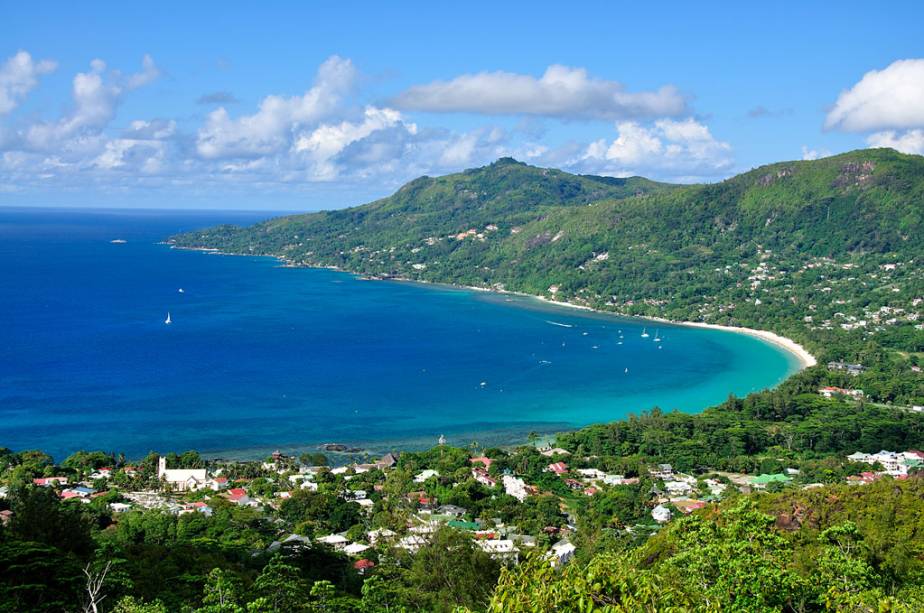 Baía de Beau Vallon em Mahé, Seychelles