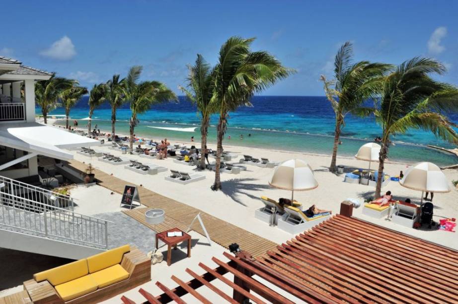 Vista da praia Jan Thiel, em Willemstad