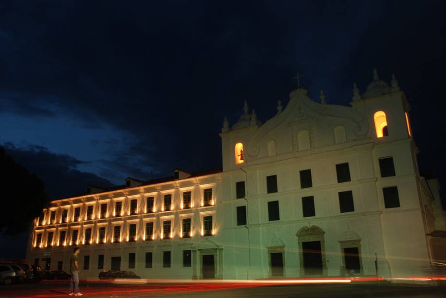 O conjunto arquitetônico do <a href="https://viajeaqui.abril.com.br/estabelecimentos/br-pa-belem-atracao-museu-de-arte-sacra" rel="Museu de Arte Sacra" target="_blank">Museu de Arte Sacra</a> é formado pela Igreja de São Francisco Xavier e pelo Colégio de Sto. Alexandre