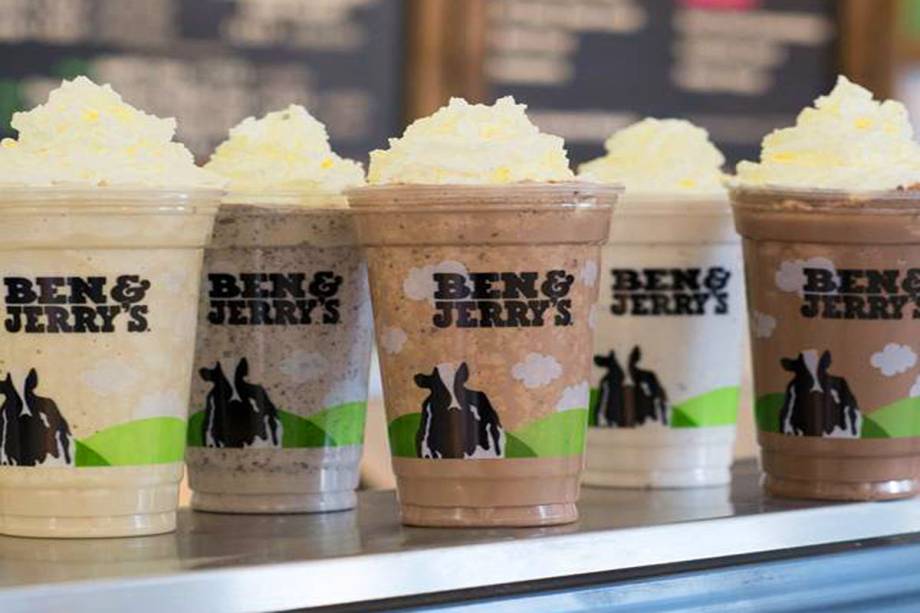 <strong><a href="https://www.benjerry.com/" rel="Ben & Jerrys" target="_blank">Ben & Jerrys</a></strong>    A rede já é bem conhecida pelos brasileiros. Mas isso não significa que ela tenha que ficar de fora em um roteiro pela Big Apple! Aqui, os sabores típicos de sorvetes e milkshakes, como o de cheesecake de morango e o de cookie de chocolate, fazem sucesso com a clientela. <em>30 Rockefeller Center, 10020 e mais onze endereços</em>