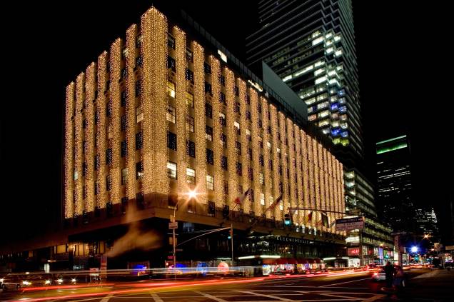 <a href="https://viajeaqui.abril.com.br/estabelecimentos/estados-unidos-nova-york-atracao-bloomingdale-s" rel="Bloomingdales – Uptown" target="_blank"><strong>Bloomingdales – Uptown</strong></a> <em>(3rd Avenue com 59th Street)</em> Fundada em 1886 a loja de departamento é conhecida pelas grifes tanto de alta-costura quanto de jovens estilistas, o que provoca uma variação grande no valor de cada peça. (Rachel, da série Friends, já trabalhou na Bloomingdales. Lembra?) <a href="https://viajeaqui.abril.com.br/estabelecimentos/estados-unidos-nova-york-atracao-bloomingdale-s" rel="Bloomingdales – Uptown" target="_blank"><strong>Bloomingdales – Uptown</strong></a> <em>(3rd Avenue com 59th Street)</em> Fundada em 1886 a loja de departamento é conhecida pelas grifes tanto de alta-costura quanto de jovens estilistas, o que provoca uma variação grande no valor de cada peça. (Rachel, da série Friends, já trabalhou na Bloomingdales. Lembra?)