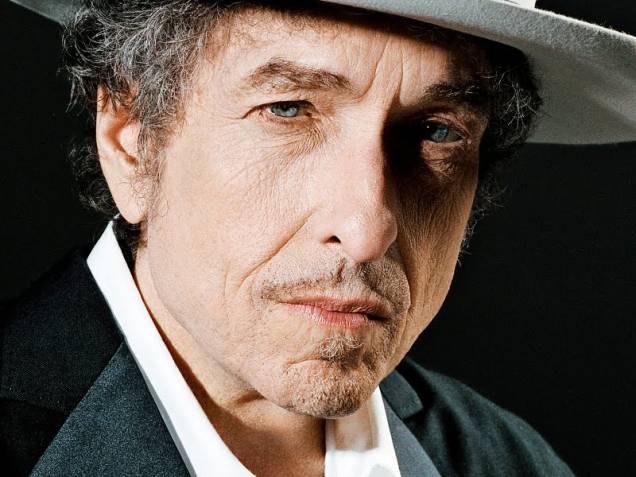 <strong>BOB DYLAN</strong><br /> <br /> Considerado um dos melhores músicos e compositores da história (ele foi escolhido o segundo melhor artista de todos os tempos pela <em>Rolling Stone</em>, atrás apenas dos Beatles), Bob Dylan é dono de inúmeros hits como <em>Like a Rolling Stone, Knockin’ On Heaven’s Door </em>e <em>Hurricane</em>. Dylan esteve no Brasil em 2008, mas os fãs comemoraram a notícia como se ele não viesse há décadas – compreensível. Todos já se preparam para cantar junto os grandes clássicos da turnê <em>Never Ending</em>!<br /> <br /> <strong>Onde e Quando: </strong>Rio de Janeiro, dia 15 de abril, no Citibank Hall. Brasília, dia 17, no Ginásio Nilson Nelson. Belo Horizonte (MG), dia 19, no Chevrolet Hall. São Paulo, dias 21 e 22, no Credicard Hall. Porto Alegre (RS), dia 24, no Pepsi On Stage<br /> <br /> <strong>Ingressos: </strong>no Rio de Janeiro e em São Paulo, clientes Credicard, Citibank e Diners contam com pré-venda exclusiva entre 27 de fevereiro e 04 de março no site <a href="https://premier.ticketsforfun.com.br" rel="Tickets for Fun" target="_blank">Tickets for Fun</a>. O público em geral poderá adquirir ingressos a partir de 5 de março. Não haverá pré-venda para os shows em Brasília, Belo Horizonte e Porto Alegre: todos poderão comprar ingressos a partir do dia 27 de fevereiro <strong>BOB DYLAN</strong><br /> <br /> Considerado um dos melhores músicos e compositores da história (ele foi escolhido o segundo melhor artista de todos os tempos pela <em>Rolling Stone</em>, atrás apenas dos Beatles), Bob Dylan é dono de inúmeros hits como <em>Like a Rolling Stone, Knockin’ On Heaven’s Door </em>e <em>Hurricane</em>. Dylan esteve no Brasil em 2008, mas os fãs comemoraram a notícia como se ele não viesse há décadas – compreensível. Todos já se preparam para cantar junto os grandes clássicos da turnê <em>Never Ending</em>!<br /> <br /> <strong>Onde e Quando: </strong>Rio de Janeiro, dia 15 de abril, no Citibank Hall. Brasília, dia 17, no Ginásio Nilson Nelson. Belo Horizonte (MG), dia 19, no Chevrolet Hall. São Paulo, dias 21 e 22, no Credicard Hall. Porto Alegre (RS), dia 24, no Pepsi On Stage<br /> <br /> <strong>Ingressos: </strong>no Rio de Janeiro e em São Paulo, clientes Credicard, Citibank e Diners contam com pré-venda exclusiva entre 27 de fevereiro e 04 de março no site <a href="https://premier.ticketsforfun.com.br" rel="Tickets for Fun" target="_blank">Tickets for Fun</a>. O público em geral poderá adquirir ingressos a partir de 5 de março. Não haverá pré-venda para os shows em Brasília, Belo Horizonte e Porto Alegre: todos poderão comprar ingressos a partir do dia 27 de fevereiro