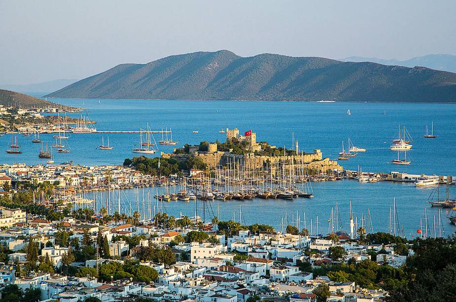 <strong>5. Bodrum - <a href="https://viajeaqui.abril.com.br/paises/turquia" rel="Turquia" target="_blank">Turquia</a></strong>Bodrum já foi um lugar tranquilo, hoje é um dos destinos mais badalados da Turquia. O Castelo de São Pedro (foto) é uma das principais atrações locais.