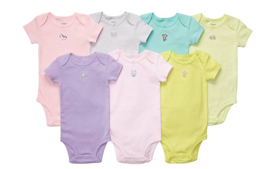 <strong>Roupas básicas</strong><br /> <br /> Conjuntinhos de roupas básicas podem ser encontrados nos Estados Unidos por preços baixíssimos. Este kit de body com sete peças, da <a href="https://www.carters.com/" rel="Carter´s">Carter´s</a>, por exemplo, custa US$ 16 <strong>Roupas básicas</strong><br /> <br /> Conjuntinhos de roupas básicas podem ser encontrados nos Estados Unidos por preços baixíssimos. Este kit de body com sete peças, da <a href="https://www.carters.com/" rel="Carter´s">Carter´s</a>, por exemplo, custa US$ 16