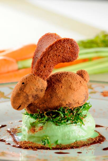 <a href="https://viajeaqui.abril.com.br/estabelecimentos/br-sp-sao-paulo-restaurante-brie-resto" rel="Brie Restô (São Paulo)"><strong>Brie Restô</strong></a><strong> (São Paulo)</strong><br /> <br /> O menu de Páscoa elaborado pela chef Eliane Carvalho custa R$107 e é composto de <strong>cheescake de salmão com ricota e maçã verde</strong> na entrada, <strong>bacalhau confit</strong> como prato principal e, na sobremesa, <strong>trufas de chocolate em formato de coelho</strong> <em>(foto)</em> <a href="https://viajeaqui.abril.com.br/estabelecimentos/br-sp-sao-paulo-restaurante-brie-resto" rel="Brie Restô (São Paulo)"><strong>Brie Restô</strong></a><strong> (São Paulo)</strong><br /> <br /> O menu de Páscoa elaborado pela chef Eliane Carvalho custa R$107 e é composto de <strong>cheescake de salmão com ricota e maçã verde</strong> na entrada, <strong>bacalhau confit</strong> como prato principal e, na sobremesa, <strong>trufas de chocolate em formato de coelho</strong> <em>(foto)</em>