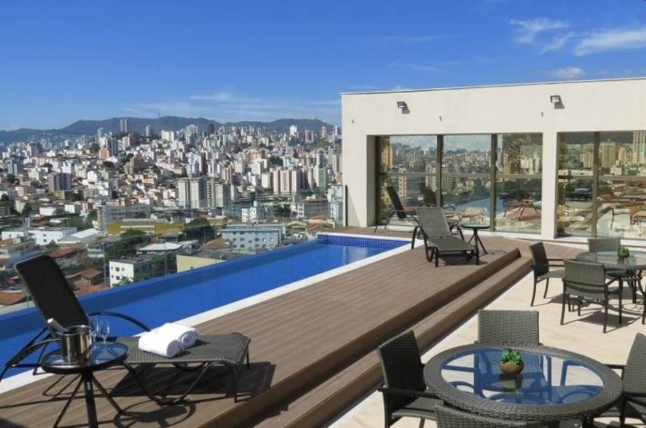 <strong>Bristol Convention, em <a href="https://viajeaqui.abril.com.br/cidades/br-mg-belo-horizonte/" rel="Belo Horizonte (MG)" target="_blank">Belo Horizonte (MG)</a> </strong>Outro do grupo Bristol, o Bristol Covention em Belo Horizonte fica pertinho do Expominas, perfeito para quem vai a neg&oacute;cios &agrave; capital mineira. Se sobrar um tempinho, d&aacute; para curtir a piscina na cobertura, que conta com uma &oacute;tima vista.