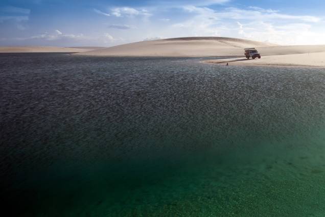 Passeio pelas lagoas paradisíacas dos <a href="https://viajeaqui.abril.com.br/cidades/br-ma-lencois-maranhenses" rel="Lençóis Maranhenses" target="_self">Lençóis Maranhenses</a>, <a href="https://viajeaqui.abril.com.br/estados/br-maranhao" rel="Maranhão" target="_self">Maranhão</a> Passeio pelas lagoas paradisíacas dos <a href="https://viajeaqui.abril.com.br/cidades/br-ma-lencois-maranhenses" rel="Lençóis Maranhenses" target="_self">Lençóis Maranhenses</a>, <a href="https://viajeaqui.abril.com.br/estados/br-maranhao" rel="Maranhão" target="_self">Maranhão</a>