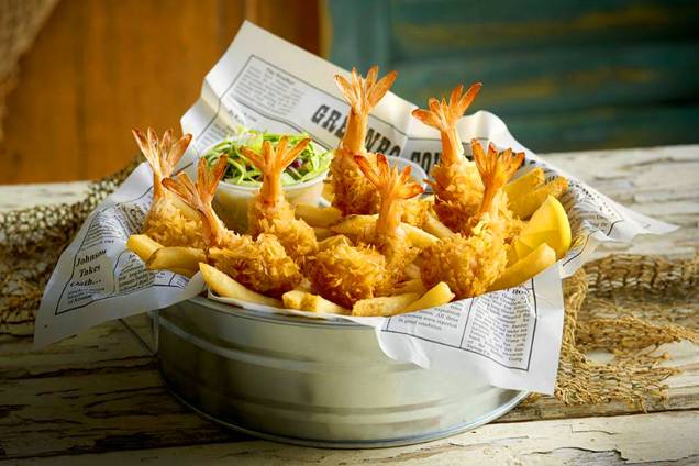 <a href="https://www.bubbagump.com/" rel="Bubba Gump" target="_blank"><strong>Bubba Gump</strong></a> A rede americana é gigantesca e tem diversos endereços pelo país. Especializada em petiscos de frutos do mar, como o de <strong>camarão com coco</strong>, tem bons drinks pra acompanhar as escolhas. <em>1501 Broadway, 10036</em> <a href="https://www.bubbagump.com/" rel="Bubba Gump" target="_blank"><strong>Bubba Gump</strong></a> A rede americana é gigantesca e tem diversos endereços pelo país. Especializada em petiscos de frutos do mar, como o de <strong>camarão com coco</strong>, tem bons drinks pra acompanhar as escolhas. <em>1501 Broadway, 10036</em>