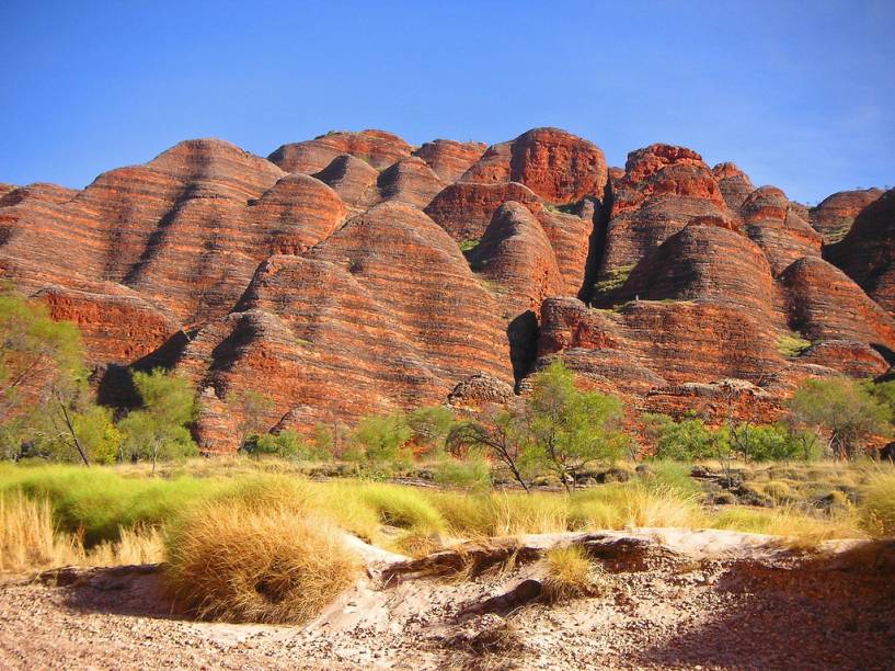 <strong>Bungle Bungles, Austrália</strong> Localizado no noroeste da <a href="https://viajeaqui.abril.com.br/paises/australia">Austrália</a>, as formações rochosas dos Bungle Bungles são parte do Parque Nacional Purnululu. <em><a href="https://www.booking.com/searchresults.pt-br.html?aid=332455&lang=pt-br&sid=eedbe6de09e709d664615ac6f1b39a5d&sb=1&src=searchresults&src_elem=sb&error_url=https%3A%2F%2Fwww.booking.com%2Fsearchresults.pt-br.html%3Faid%3D332455%3Bsid%3Deedbe6de09e709d664615ac6f1b39a5d%3Bclass_interval%3D1%3Bdest_id%3D143%3Bdest_type%3Dcountry%3Bdtdisc%3D0%3Bfrom_sf%3D1%3Bgroup_adults%3D2%3Bgroup_children%3D0%3Binac%3D0%3Bindex_postcard%3D0%3Blabel_click%3Dundef%3Bno_rooms%3D1%3Boffset%3D0%3Bpostcard%3D0%3Braw_dest_type%3Dcountry%3Broom1%3DA%252CA%3Bsb_price_type%3Dtotal%3Bsearch_selected%3D1%3Bsrc%3Dsearchresults%3Bsrc_elem%3Dsb%3Bss%3DMarrocos%3Bss_all%3D0%3Bss_raw%3DMarrocos%3Bssb%3Dempty%3Bsshis%3D0%3Bssne_untouched%3DEti%25C3%25B3pia%26%3B&ss=Austr%C3%A1lia&ssne=Marrocos&ssne_untouched=Marrocos&checkin_monthday=&checkin_month=&checkin_year=&checkout_monthday=&checkout_month=&checkout_year=&no_rooms=1&group_adults=2&group_children=0&highlighted_hotels=&from_sf=1&ss_raw=Austr%C3%A1lia&ac_position=0&ac_langcode=xb&dest_id=13&dest_type=country&search_pageview_id=29e277ecc5fe0649&search_selected=true&search_pageview_id=29e277ecc5fe0649&ac_suggestion_list_length=5&ac_suggestion_theme_list_length=0" target="_blank" rel="noopener">Busque hospedagens na Austrália no Booking.com</a></em>