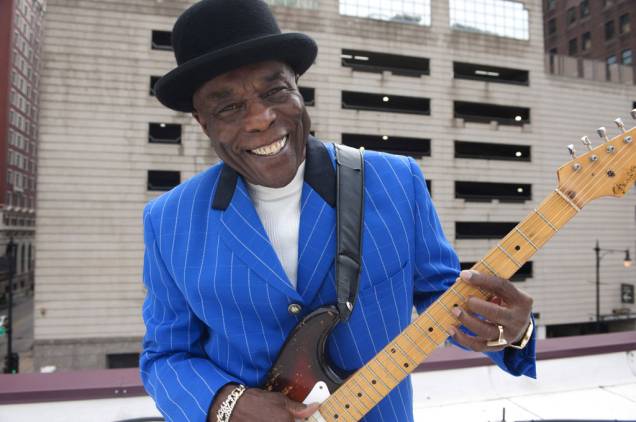 <strong>BUDDY GUY</strong><br /> <br /> Sabe quem é Buddy Guy? Não muito? Pois Jimmi Hendrix e outras lendas sabem muito bem e se inspiraram nele – Buddy já ganhou cinco prêmios Grammy e é considerado o melhor guitarrista vivo de blues. Um show hipnotizante! <strong>Onde e Quando:</strong> Rio de Janeiro, dia 11 de maio, no Vivo Rio. São Paulo, dia 12, Via Funchal. Porto Alegre (RS), dia 15, no Teatro do Bourbon Country <strong>Ingressos: </strong>shows do Rio e Porto Alegre, no site <a href="https://www.ingressorapido.com.br/BuscaPrincipal.aspx?pesq=buddy%20guy " rel="Ingresso Rápido" target="_blank">Ingresso Rápido</a>. De São Paulo, no site da <a href="https://viafunchal.com.br/shows.asp?ID=531" rel="Via Funchal" target="_blank">Via Funchal</a> <strong>BUDDY GUY</strong><br /> <br /> Sabe quem é Buddy Guy? Não muito? Pois Jimmi Hendrix e outras lendas sabem muito bem e se inspiraram nele – Buddy já ganhou cinco prêmios Grammy e é considerado o melhor guitarrista vivo de blues. Um show hipnotizante! <strong>Onde e Quando:</strong> Rio de Janeiro, dia 11 de maio, no Vivo Rio. São Paulo, dia 12, Via Funchal. Porto Alegre (RS), dia 15, no Teatro do Bourbon Country <strong>Ingressos: </strong>shows do Rio e Porto Alegre, no site <a href="https://www.ingressorapido.com.br/BuscaPrincipal.aspx?pesq=buddy%20guy " rel="Ingresso Rápido" target="_blank">Ingresso Rápido</a>. De São Paulo, no site da <a href="https://viafunchal.com.br/shows.asp?ID=531" rel="Via Funchal" target="_blank">Via Funchal</a>