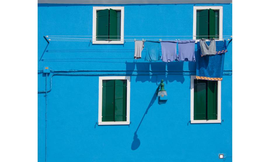 <strong>Burano, <a href="https://viajeaqui.abril.com.br/paises/italia" rel="Itália" target="_blank">Itália</a></strong> Uma das características mais interessantes de Burano – e que a torna diferente de <a href="https://viajeaqui.abril.com.br/cidades/italia-veneza" rel="Veneza " target="_blank">Veneza </a>– é a sua simplicidade. Algumas janelas daqui têm um caráter caseiro, de vida cotidiana, sem deixar de lado a beleza e a funcionalidade <strong>Burano, <a href="https://viajeaqui.abril.com.br/paises/italia" rel="Itália" target="_blank">Itália</a></strong> Uma das características mais interessantes de Burano – e que a torna diferente de <a href="https://viajeaqui.abril.com.br/cidades/italia-veneza" rel="Veneza " target="_blank">Veneza </a>– é a sua simplicidade. Algumas janelas daqui têm um caráter caseiro, de vida cotidiana, sem deixar de lado a beleza e a funcionalidade