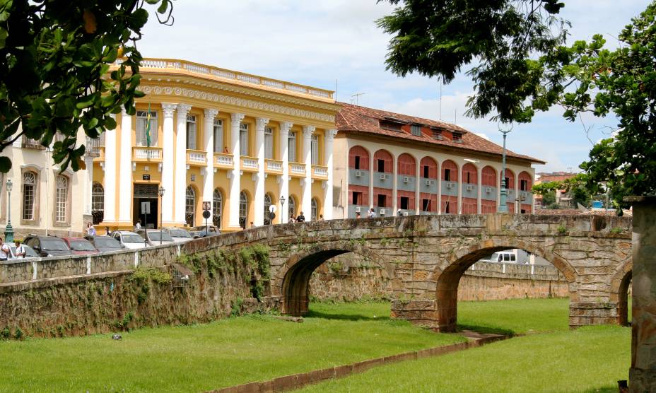 <strong><a href="https://viajeaqui.abril.com.br/cidades/br-mg-sao-joao-del-rei" rel="16. São João Del Rei (MG)" target="_self">16. São João Del Rei (MG)</a></strong> A cidade faz parte do sagrado Ciclo do Ouro mineiro, que inclui ainda as históricas <a href="https://viajeaqui.abril.com.br/cidades/br-mg-mariana" rel="Mariana" target="_self">Mariana</a>, <a href="https://viajeaqui.abril.com.br/cidades/br-mg-ouro-preto" rel="Ouro Preto" target="_self">Ouro Preto</a> e <a href="https://viajeaqui.abril.com.br/cidades/br-mg-tiradentes" rel="Tiradentes" target="_self">Tiradentes</a> <strong><a href="https://viajeaqui.abril.com.br/cidades/br-mg-sao-joao-del-rei" rel="16. São João Del Rei (MG)" target="_self">16. São João Del Rei (MG)</a></strong> A cidade faz parte do sagrado Ciclo do Ouro mineiro, que inclui ainda as históricas <a href="https://viajeaqui.abril.com.br/cidades/br-mg-mariana" rel="Mariana" target="_self">Mariana</a>, <a href="https://viajeaqui.abril.com.br/cidades/br-mg-ouro-preto" rel="Ouro Preto" target="_self">Ouro Preto</a> e <a href="https://viajeaqui.abril.com.br/cidades/br-mg-tiradentes" rel="Tiradentes" target="_self">Tiradentes</a>