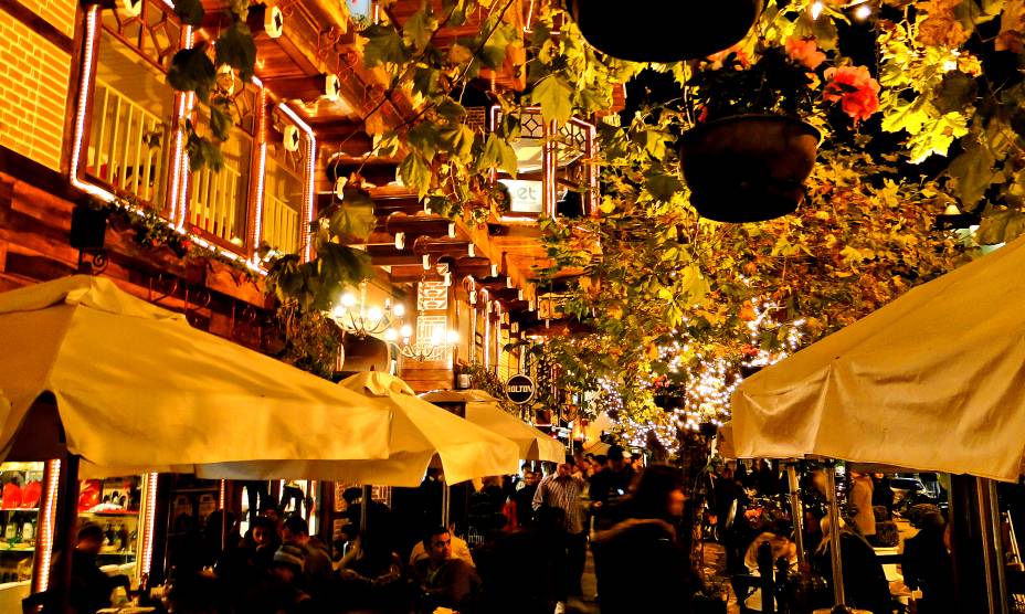 Em Campos do Jordão, a Vila Capivari concentra a maior parte dos restaurantes de bares mais agitados da cidade Em Campos do Jordão, a Vila Capivari concentra a maior parte dos restaurantes de bares mais agitados da cidade