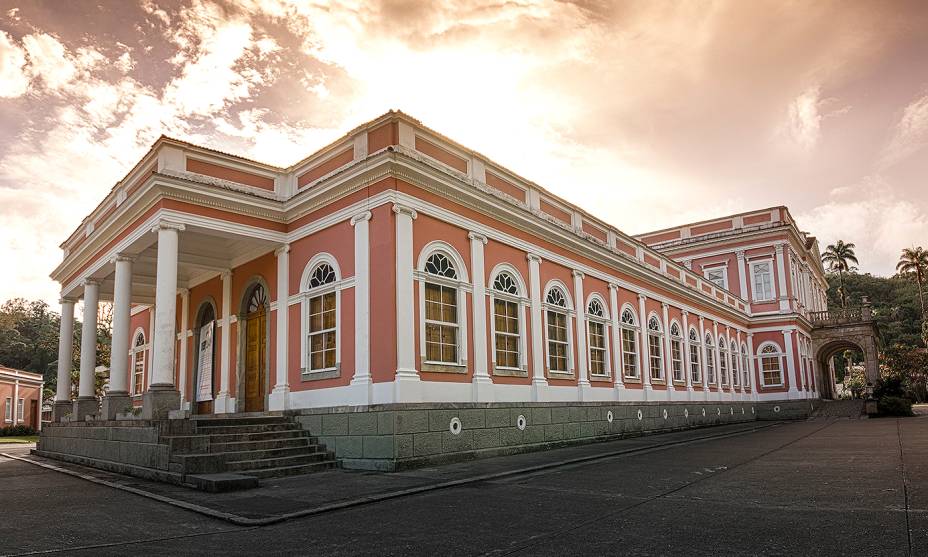 <strong>3. <a href="https://viajeaqui.abril.com.br/estabelecimentos/br-rj-petropolis-atracao-museu-imperial" rel="Museu Imperial" target="_self">Museu Imperial</a>, <a href="https://viajeaqui.abril.com.br/cidades/br-rj-petropolis" rel="Petrópolis" target="_self">Petrópolis</a>, <a href="https://viajeaqui.abril.com.br/estados/br-rio-de-janeiro" rel="Rio de Janeiro" target="_self">Rio de Janeiro</a></strong>                        A belíssima casa já serviu como palácio de verão do imperador D. Pedro II. O acervo fixo reúne móveis, jóias e documentos do Segundo Reinado. Em seu entorno, o belo jardim valoriza a construção <strong>3. <a href="https://viajeaqui.abril.com.br/estabelecimentos/br-rj-petropolis-atracao-museu-imperial" rel="Museu Imperial" target="_self">Museu Imperial</a>, <a href="https://viajeaqui.abril.com.br/cidades/br-rj-petropolis" rel="Petrópolis" target="_self">Petrópolis</a>, <a href="https://viajeaqui.abril.com.br/estados/br-rio-de-janeiro" rel="Rio de Janeiro" target="_self">Rio de Janeiro</a></strong>                        A belíssima casa já serviu como palácio de verão do imperador D. Pedro II. O acervo fixo reúne móveis, jóias e documentos do Segundo Reinado. Em seu entorno, o belo jardim valoriza a construção
