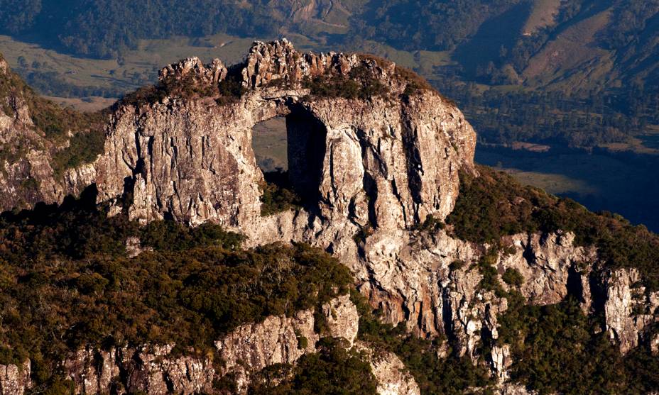 <strong><a href="https://viajeaqui.abril.com.br/cidades/br-sc-urubici" rel="18. Urubici (SC)" target="_self">18. Urubici (SC)</a></strong> As paisagens incríveis da <strong>Pedra Furada </strong>(foto), no <a href="https://viajeaqui.abril.com.br/estabelecimentos/br-sc-urubici-atracao-morro-da-igreja" rel="Morro da Igreja" target="_self">Morro da Igreja</a>, são o grande destaque, proporcionando ao viajante uma visão e tanto <strong><a href="https://viajeaqui.abril.com.br/cidades/br-sc-urubici" rel="18. Urubici (SC)" target="_self">18. Urubici (SC)</a></strong> As paisagens incríveis da <strong>Pedra Furada </strong>(foto), no <a href="https://viajeaqui.abril.com.br/estabelecimentos/br-sc-urubici-atracao-morro-da-igreja" rel="Morro da Igreja" target="_self">Morro da Igreja</a>, são o grande destaque, proporcionando ao viajante uma visão e tanto