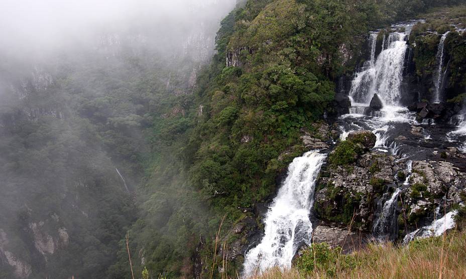 <strong><a href="https://viajeaqui.abril.com.br/cidades/br-rs-cambara-do-sul" rel="20. Cambará do Sul (RS)" target="_self">20. Cambará do Sul (RS)</a></strong> O turismo de aventura é um dos grandes atrativos dessa cidade incrível, que ainda acomoda a <strong><a href="https://viajeaqui.abril.com.br/estabelecimentos/br-rs-cambara-do-sul-atracao-cachoeira-tigre-preto" rel="Cachoeira Tigre Preto" target="_self">Cachoeira Tigre Preto</a></strong> (foto), com águas cristalinas <strong><a href="https://viajeaqui.abril.com.br/cidades/br-rs-cambara-do-sul" rel="20. Cambará do Sul (RS)" target="_self">20. Cambará do Sul (RS)</a></strong> O turismo de aventura é um dos grandes atrativos dessa cidade incrível, que ainda acomoda a <strong><a href="https://viajeaqui.abril.com.br/estabelecimentos/br-rs-cambara-do-sul-atracao-cachoeira-tigre-preto" rel="Cachoeira Tigre Preto" target="_self">Cachoeira Tigre Preto</a></strong> (foto), com águas cristalinas