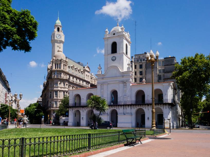 <strong>7. <a href="https://cabildonacional.cultura.gob.ar" rel="Cabildo de Buenos Aires" target="_blank">Cabildo de Buenos Aires</a> </strong>(45 metros)      Abriga o Museo Histórico Nacional del Cabildo y de la Revolución de Mayo, que expõe peças da época colonial. <em>Calle Bolívar, 65</em>