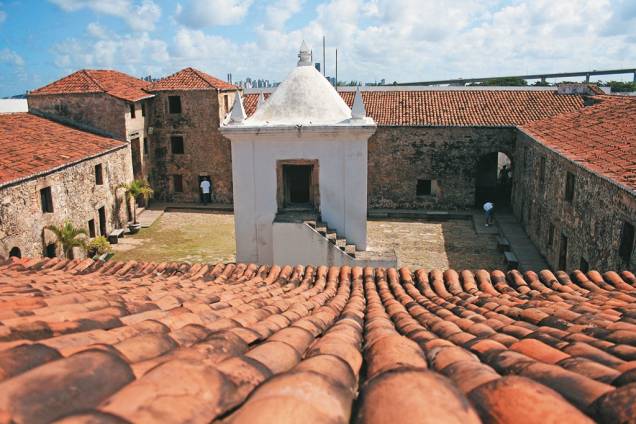 O Forte dos Reis Magos abriga o Marco de Touros, de 1501, considerado o mais antigo documento histórico do Brasil (a peça teria sido o primeiro marco da posse da Coroa portuguesa no país). O Forte dos Reis Magos abriga o Marco de Touros, de 1501, considerado o mais antigo documento histórico do Brasil (a peça teria sido o primeiro marco da posse da Coroa portuguesa no país).
